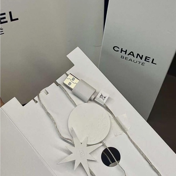 Chanel Beauty Limited Edition 2023  Christmas LED Light Illumination Holiday - Picture 8 of 10